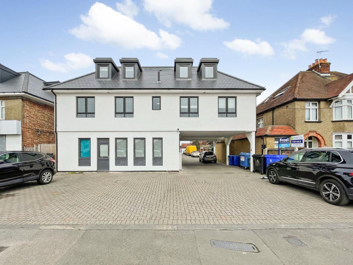 Entr - Modern Apartments In Windsor Exterior foto