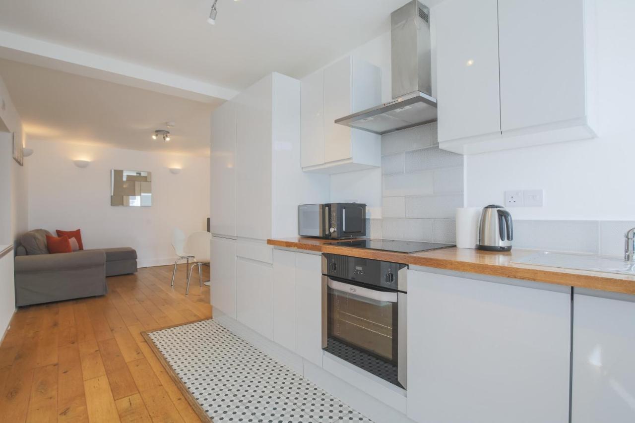Entr - Modern Apartments In Windsor Exterior foto